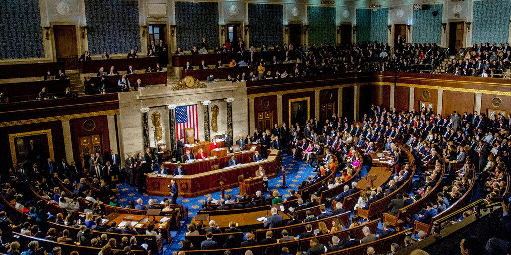 Senate Stablecoin Bill Advances Out of Committee with Bipartisan Support